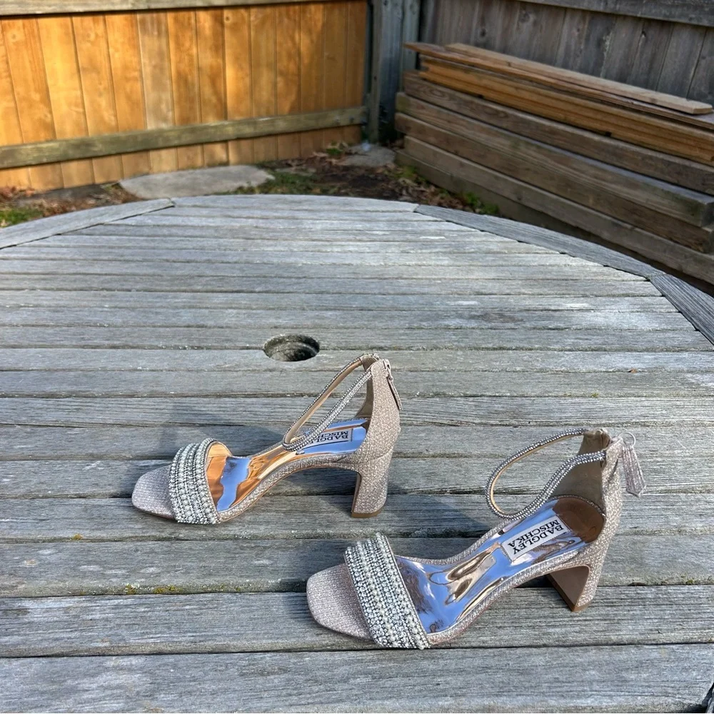 Nwot Badgley Mischka 'Kameryn' Open-toe Block Heels in‎ pale gold size 5